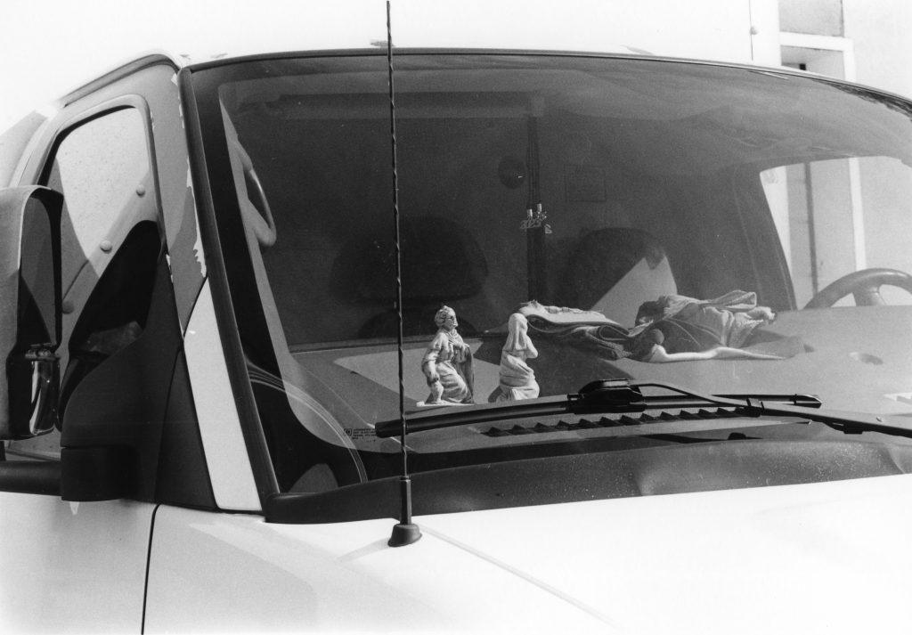 van window black white statues